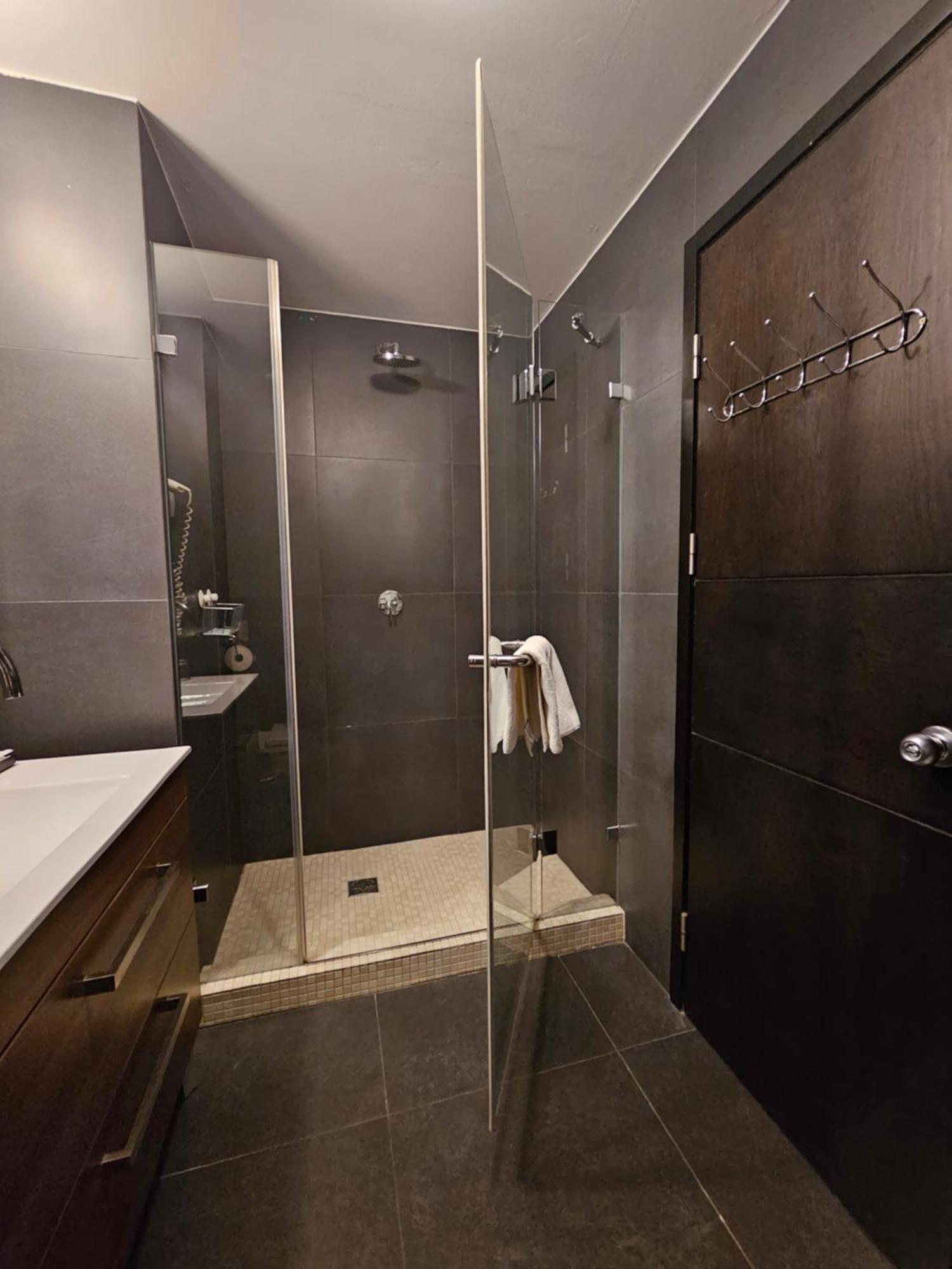 Budapest Tower Екстериор снимка